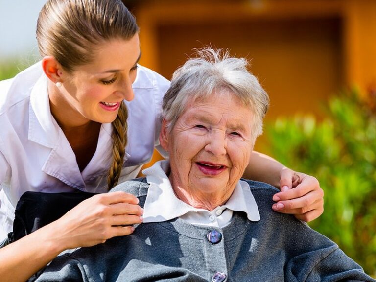 пожилой человек