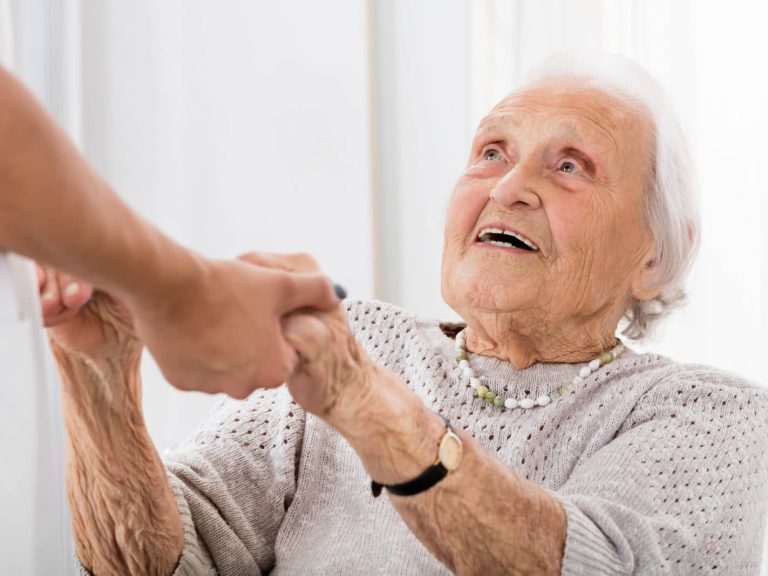 бабушка не хочет ехать